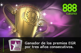 Una copa a modo de premio por ser el mejor operador del año 2013 con el logo de 888casino.